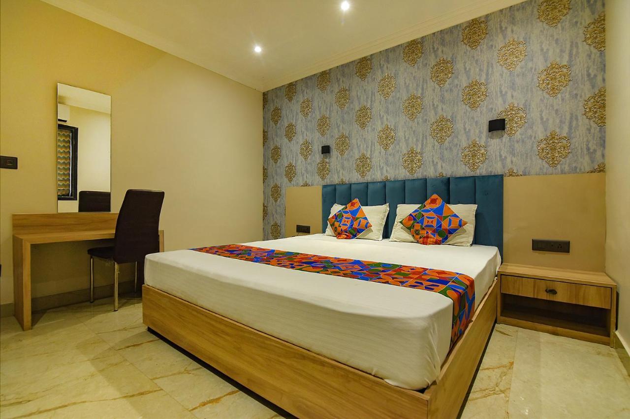 Fabhotel Clive Regency Lovelock - Nr Kolkata Airport Hotel Dam Dam