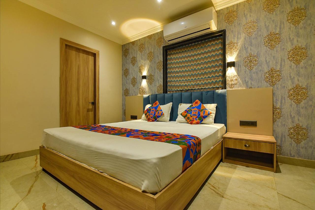 Fabhotel Clive Regency Lovelock - Nr Kolkata Airport Dam Dam